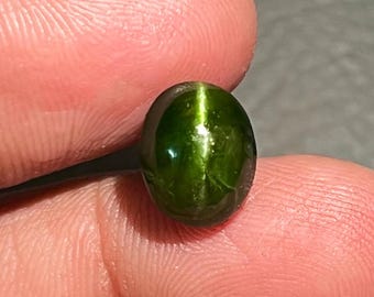 4.0 Carat Certified Chrome Diopside Cat's Eye Cabochon (10x8 MM)