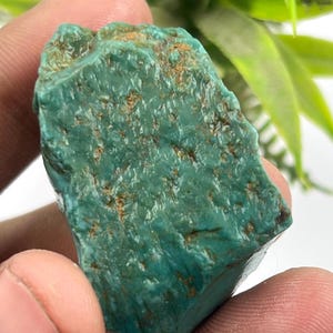 Rare spécimen de turquoise naturel, cristal minéral naturel brut de 132,0 carats, morceau de turquoise brut pour pierre de naissance turquoise de collection