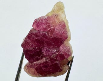 レピドライトマトリックス入りピンクトルマリン結晶：宝石質終端構造