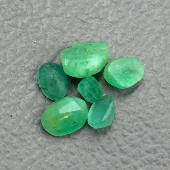 Raw Zambian Emerald Crystals: 12 Carat Gem Grade Lot (7-11mm,