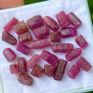 Natural Ruby Rough Precious Ruby Sticks Shape 27 Pieces Lot Fine Quality Raw Ruby Raw Healing Crystal Minerals July Birthstone 100.0 Carat