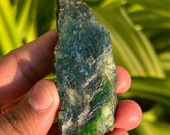 Raw Serpentine Specimen: Natural Healing Crystal, 240.50 Carat