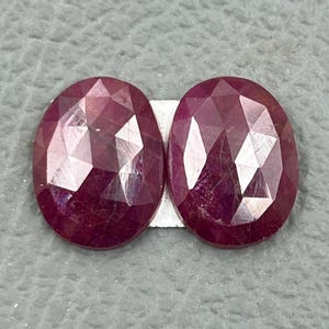 Coppia di rubini naturali taglio rosa, pietre preziose, fondo piatto, sciolti, 18,90 carati, 16 x 12 mm, lucentezza rubino, rubino taglio rosa, per gioielli.