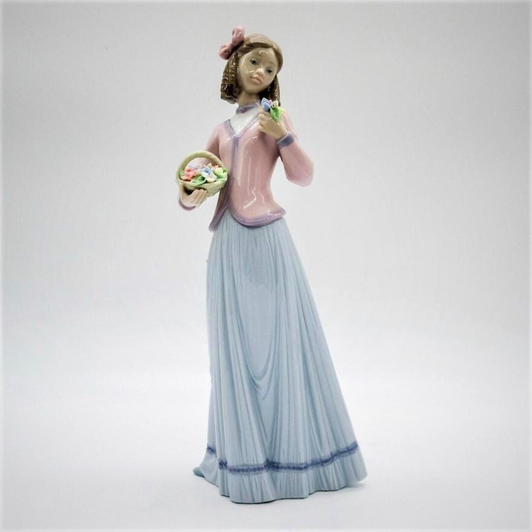 Pair of LLADRO Collector Society Figurines INNOCENCE in Bloom & BASKET