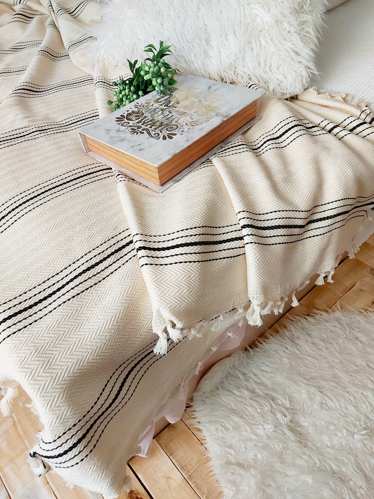 Set special offers Striped Woven Blanket, Bed cover with