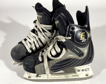 CCM E20 Ice Skates for Ice Hockey Shoes Unisex Size US7 EU40.5 Mondo 255