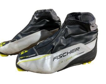 FISCHER RC5 Classic Nordic Cross Country Ski Boots Size EU41 US8 NNN bindings