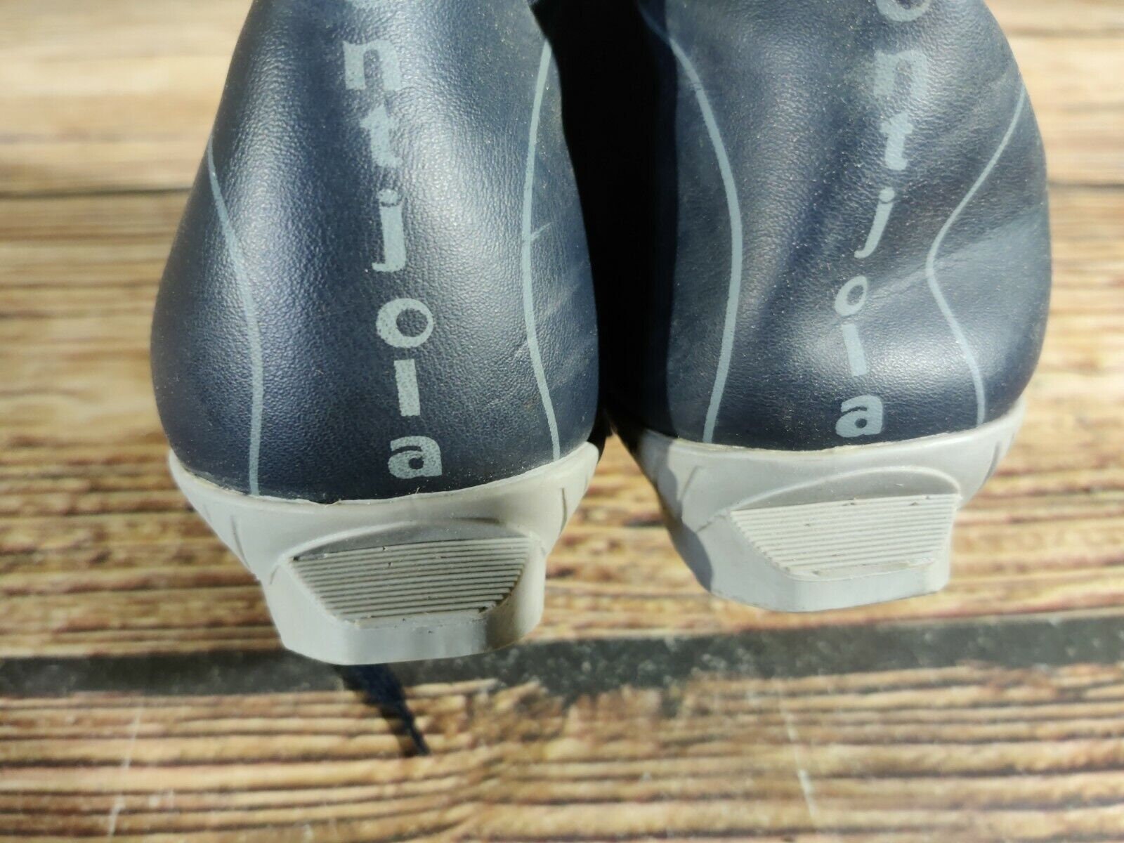 US10 Schoenen Jongensschoenen Laarzen MONTJOLA Vintage Cross Country Skischoenen voor RAMY Bindingen Maat EU44 