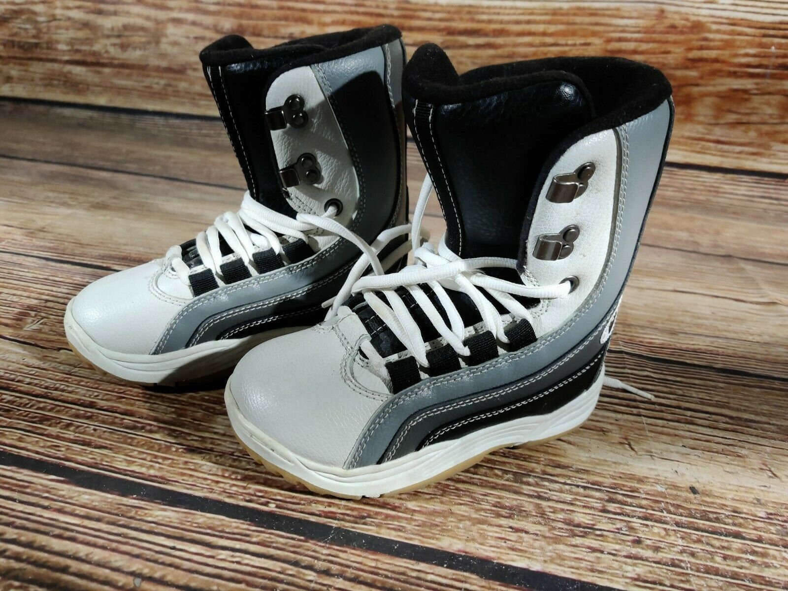 youth snowboard boots size 2