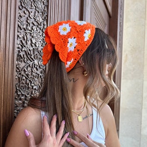 Buntes gehäkeltes Daisy Bandana, Boho Daisy Kopftuch, Häkelkopftuch, Oma Platz Bandana, Häkelbandana, Bandana Schal, Vintage