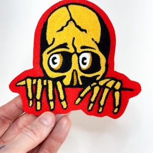 Peeking Skeleton Patch, Horror Punk Psychobilly Chainstitch Patch, Old School Tattoo Style