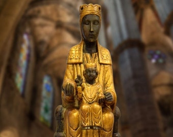 Figur der Jungfrau von Montserrat. 26cm. Geformter Marmor. Handgefertigt in Europa. Religiöse Figuren. Dekorations- und Geschenkideen.