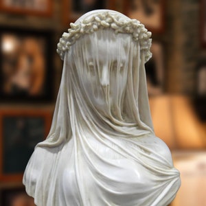 Reproduction of a veiled vestal bust. Sculpture in molded marble. 33cm. Handmade in Spain. Decoration, garden and gift.