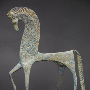 Greek horse. Reproduction in cast bronze. 26cm.