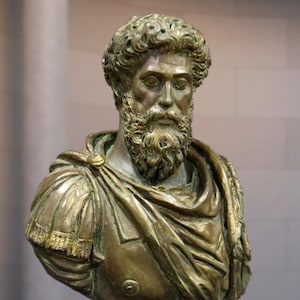 Bust of Marcus Aurelius. 24cm. Reproductions of ancient art for decoration and gift. Gift for dad. Gift for him. Stoic philosopher.