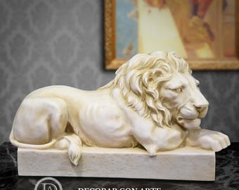 Seated lion. Right. 38x16x21cm. Sculptures. Molded marble. Handmade in Spain. Art reproductions for decoration and gifts