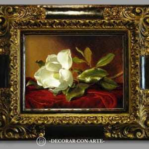 Schilderij "Magnolia in Red" (links) van Heade.  Reproductie van 64×54 cm. Oude schilderijen