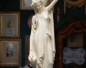 Dama del Verano.44 cm. Hecho a mano. Escultura de arte antiguo neoclásico. Ideas de decoración, jardín y regalo. Decoración para piscinas.