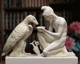 Sculpture de Ganymède et de l'aigle. Marbre moulé. 21 cm. Fabriqué à la main en Europe. Art ancien néoclassique. Décoration, jardin et cadeau.