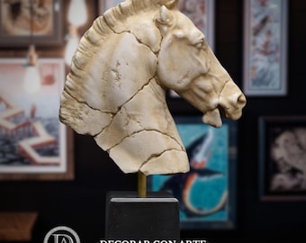 Antique horse head. 31 cm. Molded marble. Handmade in Spain. Archaeological reproductions. Decoration and gift.