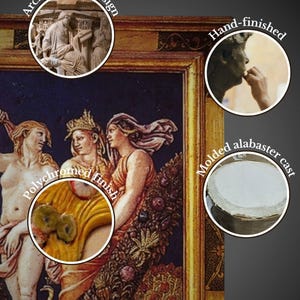 Puede incluir: Un molde de alabastro tridimensional, policromado, con tres figuras, inspirado en un dise&ntilde;o arqueol&oacute;gico. Las figuras est&aacute;n representadas en un estilo cl&aacute;sico, con t&uacute;nicas fluidas y detalles intrincados. El molde est&aacute; acabado a mano y presenta una base de alabastro moldeada.