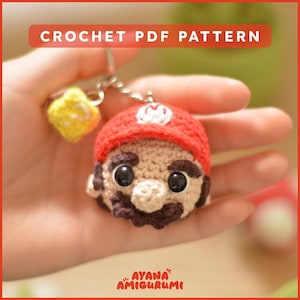 Häkelanleitung für Super Plumber Man Bros und Mystery Box-Schlüsselanhänger. Tutorial PDF Englisch Französisch Amigurumi