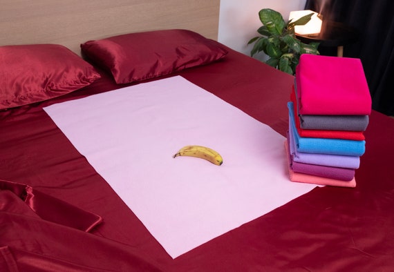 The Squirt Mat: Soft Waterproof Overlay for Sexy Time 100x70 Cm Mat for  Adult Sexual Activity Bed Overlay Absorbs Leaks & Fluids 