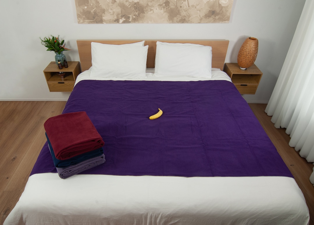 Plum Free Bleed® Period & Sex Blanket