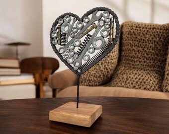 Heart_____錆びた鉄の古いちょうつがい 1組 39cm/J680 Motorcycle Chain Heart Sculpture: Welded Metal Art on Irish Oak - Etsy
