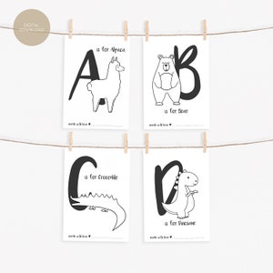 K&ouml;nnte beinhalten: Schwarz-wei&szlig;e druckbare Alphabet-Flashcards mit einem Alpaka, einem B&auml;ren, einem Krokodil und einem Dinosaurier. Jede Karte hat einen Buchstaben und das entsprechende Tier mit dem Text "is for [animal name]" und "made with love".