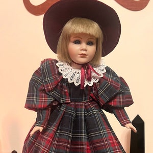 Haunted Vintage Porcelain Doll - Young girl, neutral spirit - Leonardo Collection - Pristine condition, with a stand, 45 cm/18 inches tall
