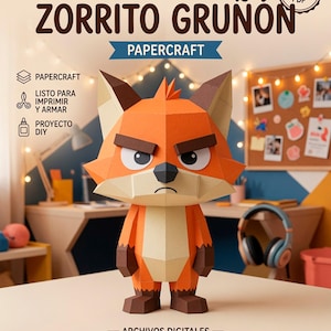 Puede incluir: Una plantilla de papercraft de un zorro gruñón con paneles geométricos en naranja y beige. El texto dice PLANTILLA ZORRITO GRUÑÓN PAPERCRAFT, LISTO PARA IMPRIMIR Y ARMAR, PROYECTO DIY y ARCHIVOS DIGITALES con iconos de PDF, DXF y SVG.
