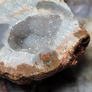 Medium blue druzy pocket thunderegg