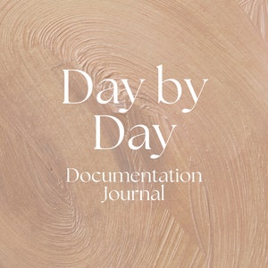 Può includere: Un diario beige con il testo "Day by Day Documentation Journal" sulla copertina.