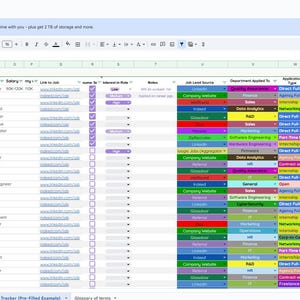 Peut inclure: Capture d'écran d'une feuille de calcul Google Sheets intitulée "JobHunter Pro | Job & Contact Tracker CRM". La feuille de calcul contient des colonnes pour les titres de poste, les noms d'entreprises et le statut des candidatures.
