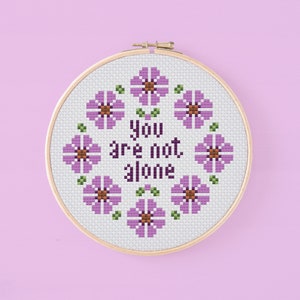 You Are Not Alone pdf-kruissteektabel, positieve bevestiging kruissteekpatroon, motiverende kruissteekcitaat, Una Buena Pieza