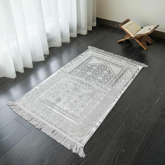 Mira Islamic Prayer Rug, Soft Velvet Sejadah, Muslim Prayer Mat for Ramadan, Eid & Daily Salah, Elegant Velvet Janamaz Gift, Islamic Decor