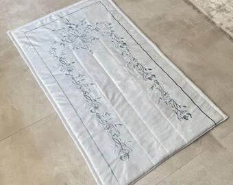 Creme Samt Islamischer Gebetsteppich mit Silber Stickerei, Muslimischer Gebetsteppich, Islamisches Wohndekor, Weicher Samt Janamaz, Ramadan Geschenk, Sejadah