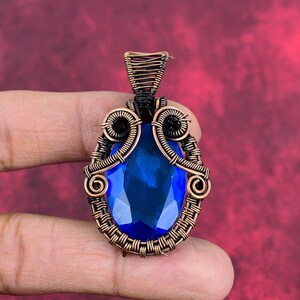 Handgefertigter Kupferdraht Gewickelt London Blauer Topas Anhänger