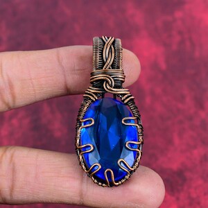 Handgefertigter Kupferdraht Gewickelt London Blauer Topas Anhänger