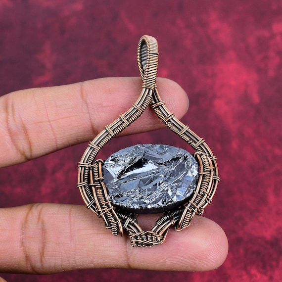 Ciondolo in shungite, ciondolo avvolto in filo di rame, ciondolo