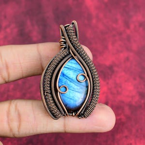 Handmade Copper Wire Wrapped Labradorite Pendant: Unique Style