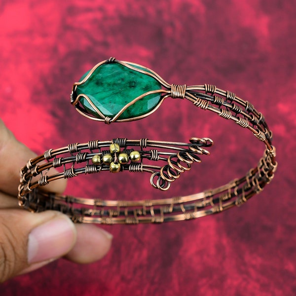 Brazalete de esmeralda de Zambia facetado Alambre de cobre envuelto Brazalete hecho a mano Joyería de piedras preciosas genuinas Brazalete ajustable Joyería de cobre para regalo