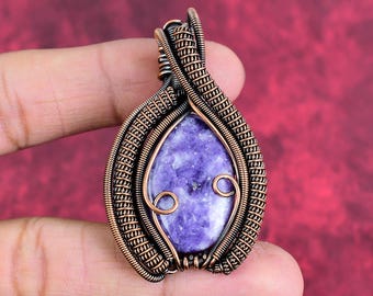 Pendentif en lépidolite fait main : bijoux en pierres précieuses emballés dans du fil de cuivre