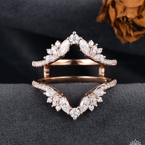 Art-Deco-doppelt gebogene Eheringe Einzigartige Marquise-Schliff Diamant Chevron Band Cage Style Custom Fit Made Cluster Ring Passende Stacking Band