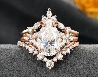 2.5ct Pear Shaped Moissanite Engagement Ring Set Vintage Rose Gold bridal Set Diamond Cluster Wedding Ring Unique Anniversary Ring for Women