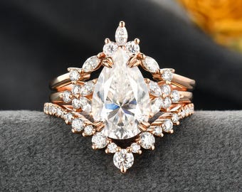 Pear Shaped Moissanite Engagement Ring Set Vintage Rose Gold bridal Set Diamond Cluster Wedding Ring Unique Anniversary Ring for Women