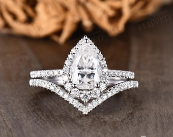 1.6CT Moissanite Pear Shaped Engagement Ring Set Pear Halo Ring Wedding Ring Set White Gold Bridal Ring Cluster Diamond Jewelry Teardrop