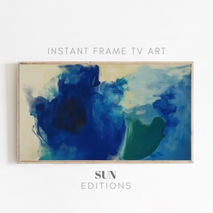 Peut inclure: Peinture abstraite dans des tons de bleu, vert et blanc. La peinture est encadrée dans un cadre en bois clair. Le texte "SUN EDITIONS" est imprimé sous la peinture.