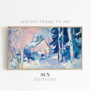 以下が含まれることがあります： 遠くの家と手前の木々を描いた雪景色を描いた絵画。絵画は青、ピンク、白の色合いで描かれている。